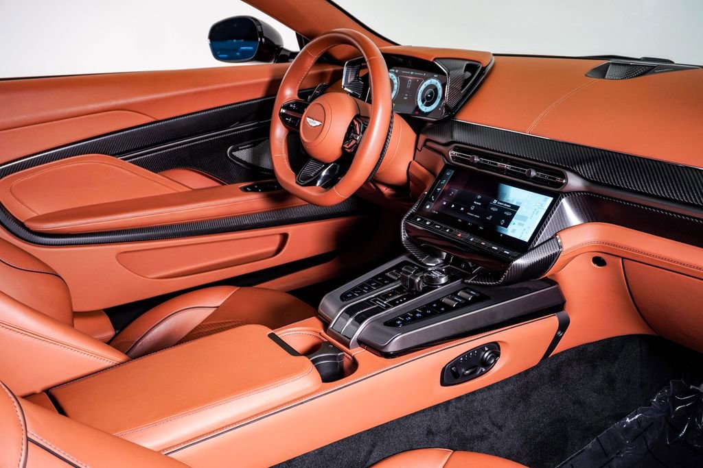 Used 2025 Aston Martin Vanquish RWD image 16