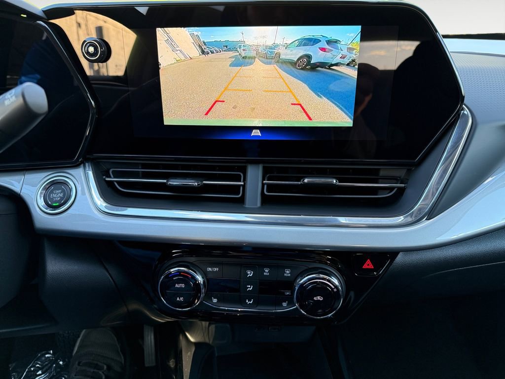 New 2026 Chevrolet Trax LT w/ Sunroof Package image 18