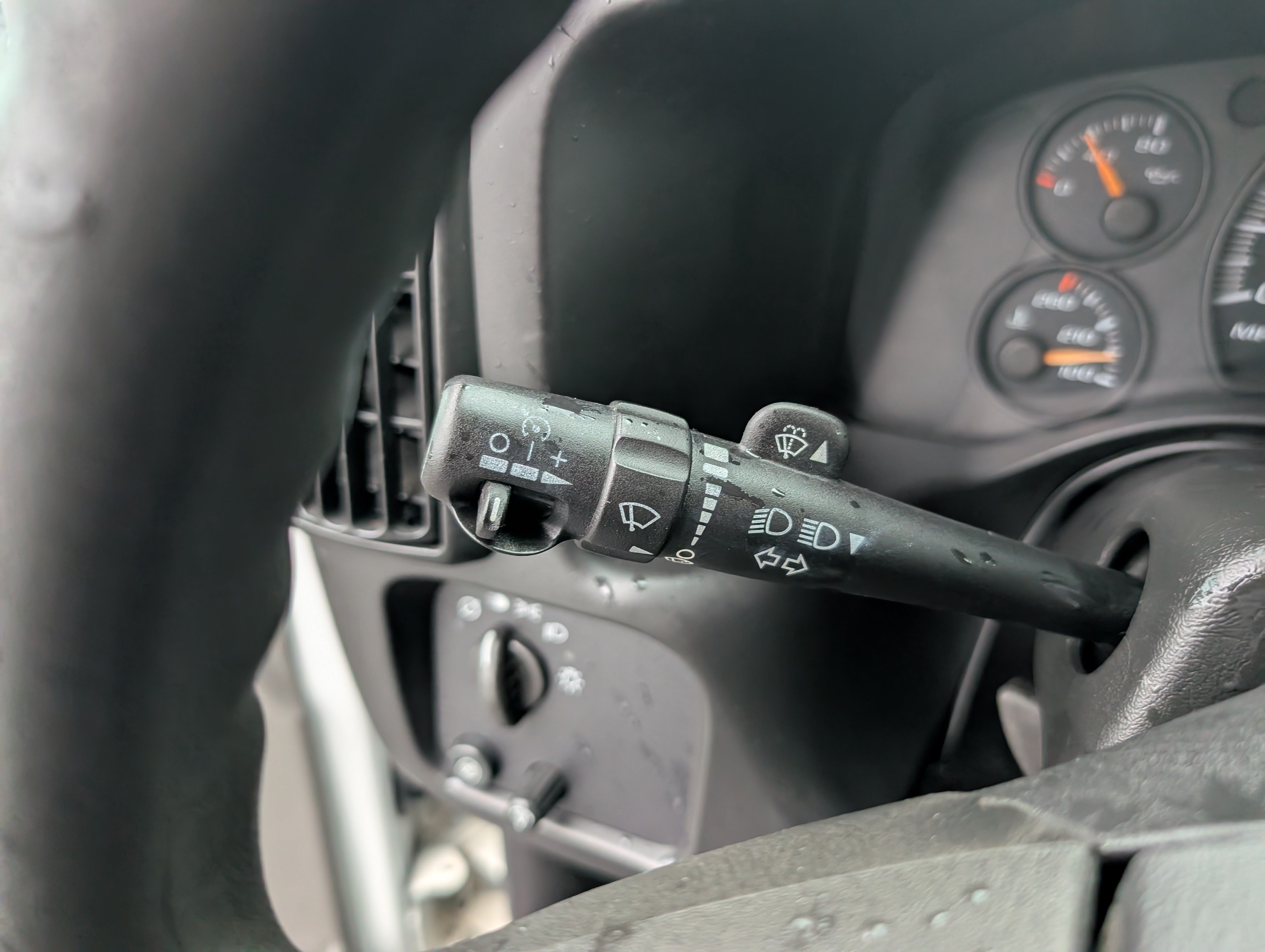 Used 2004 Chevrolet Express 2500 RWD image 15