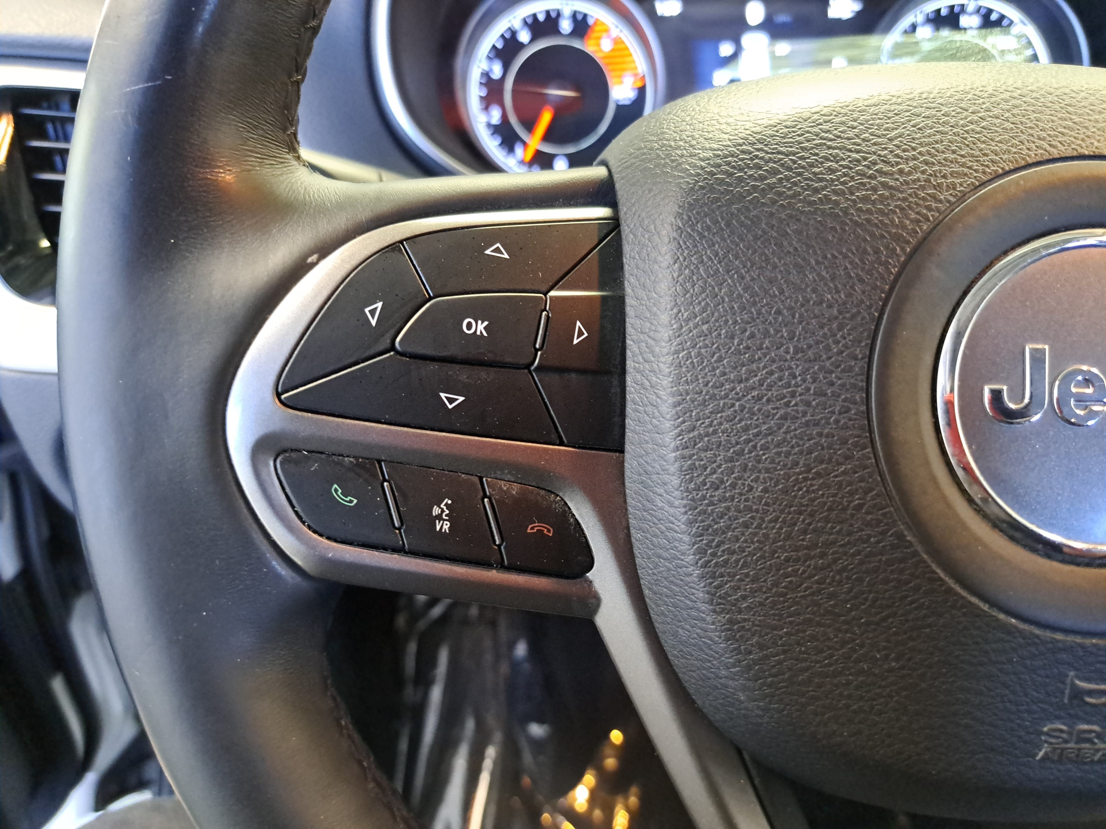Used 2019 Jeep Cherokee Limited AWD/4WD image 17