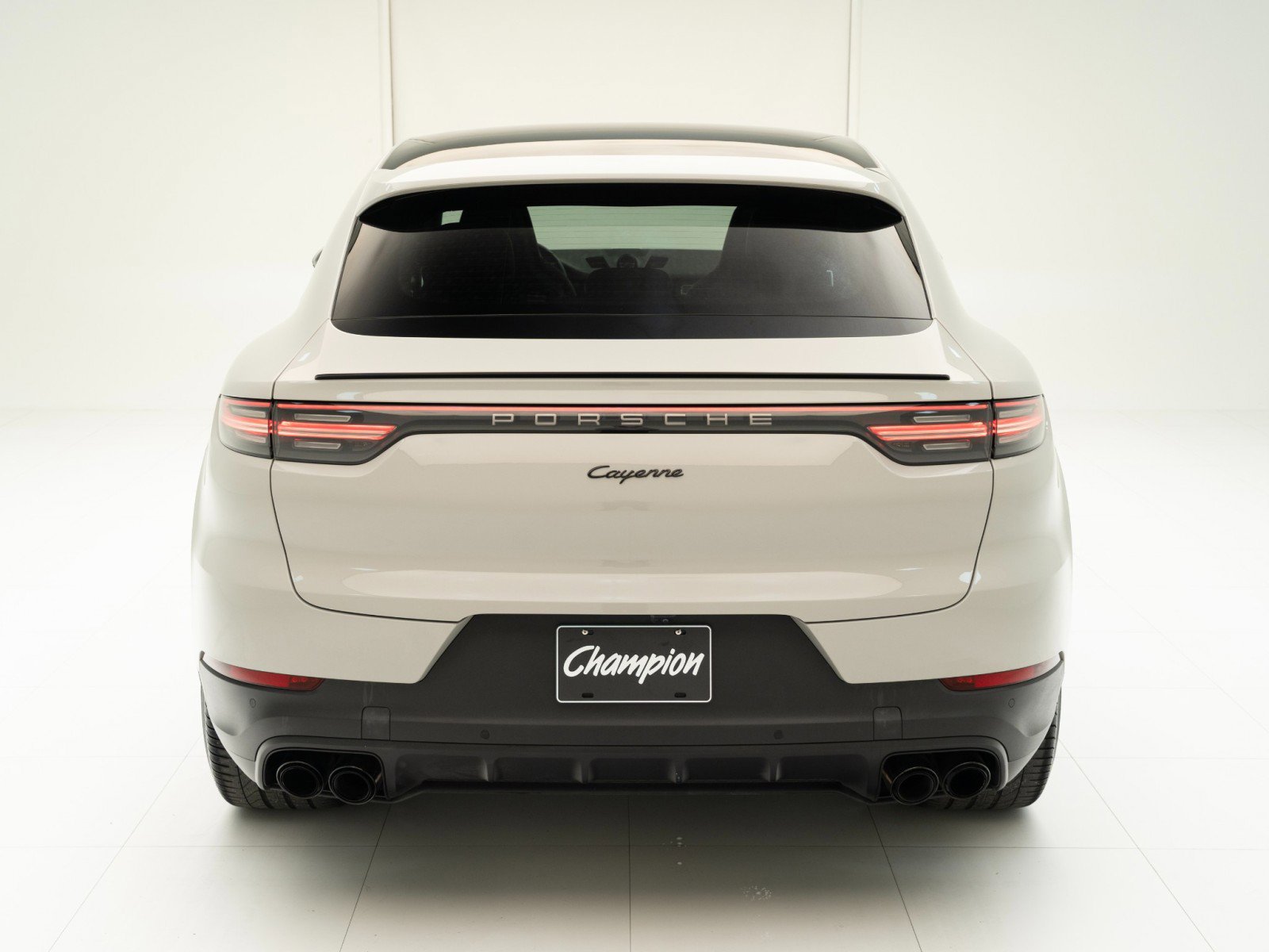 Certified 2022 Porsche Cayenne Platinum Edition image 10