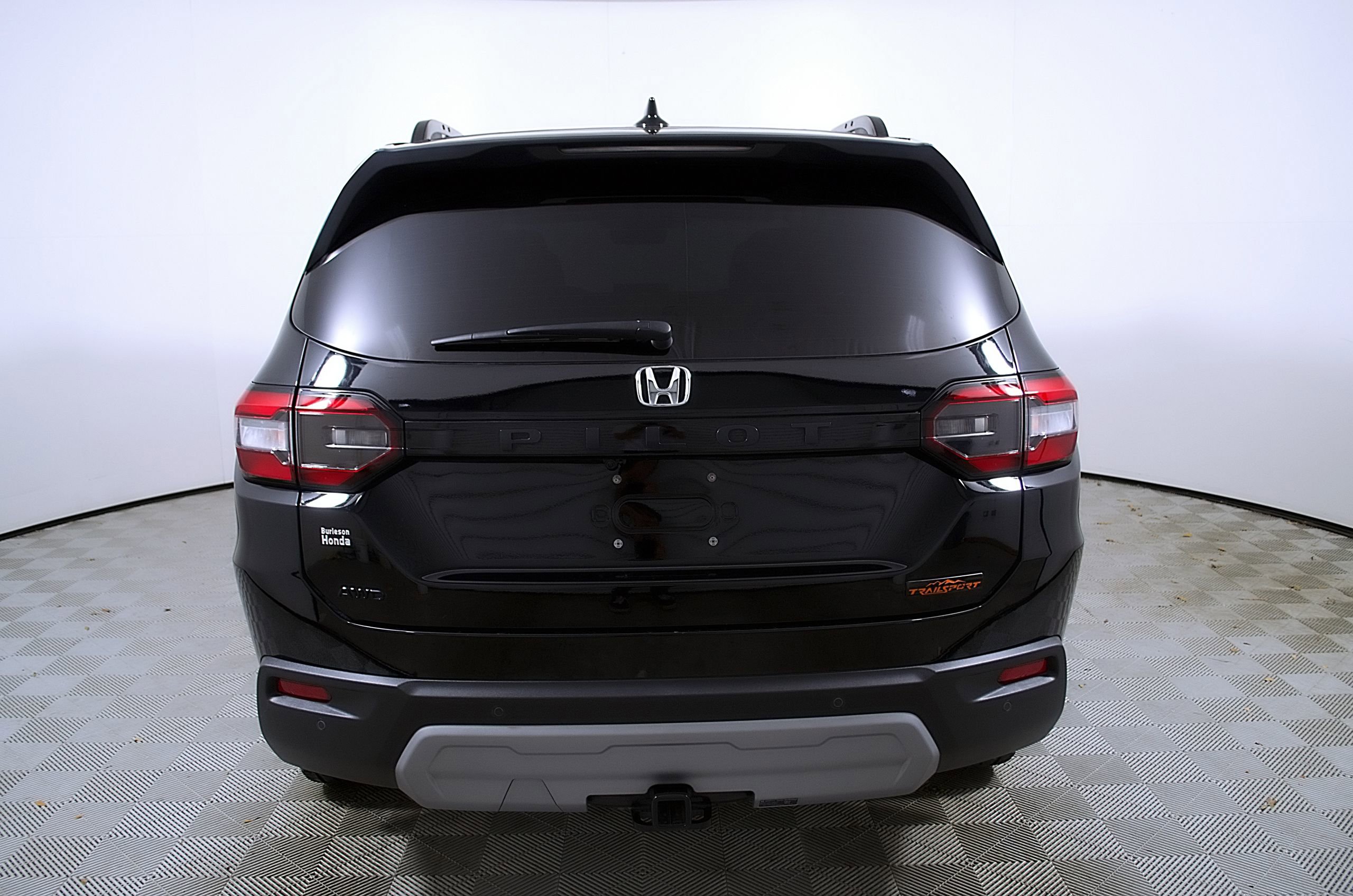 Used 2025 Honda Pilot TrailSport image 8