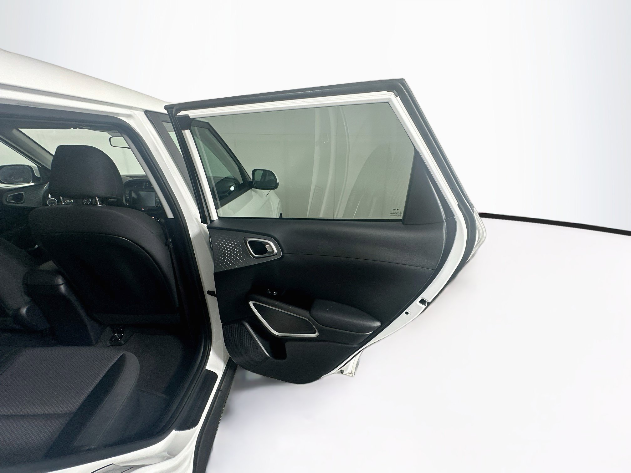 Used 2025 Kia Soul LX w/ LX Technology Package FWD image 28