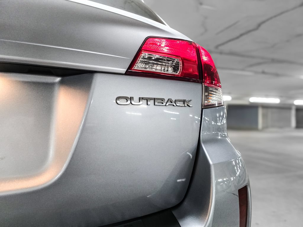Used 2014 Subaru Outback 2.5i Limited w/ Moonroof Package AWD/4WD image 12