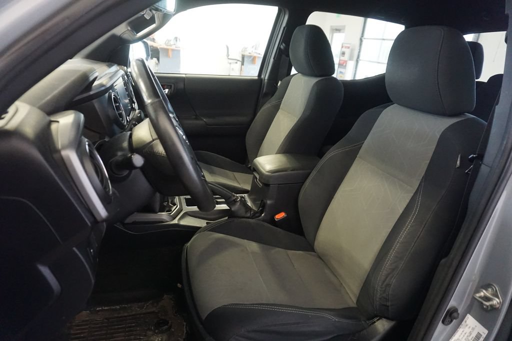 Used 2021 Toyota Tacoma TRD Off-Road w/ Blackout Package (TMS) AWD/4WD image 15
