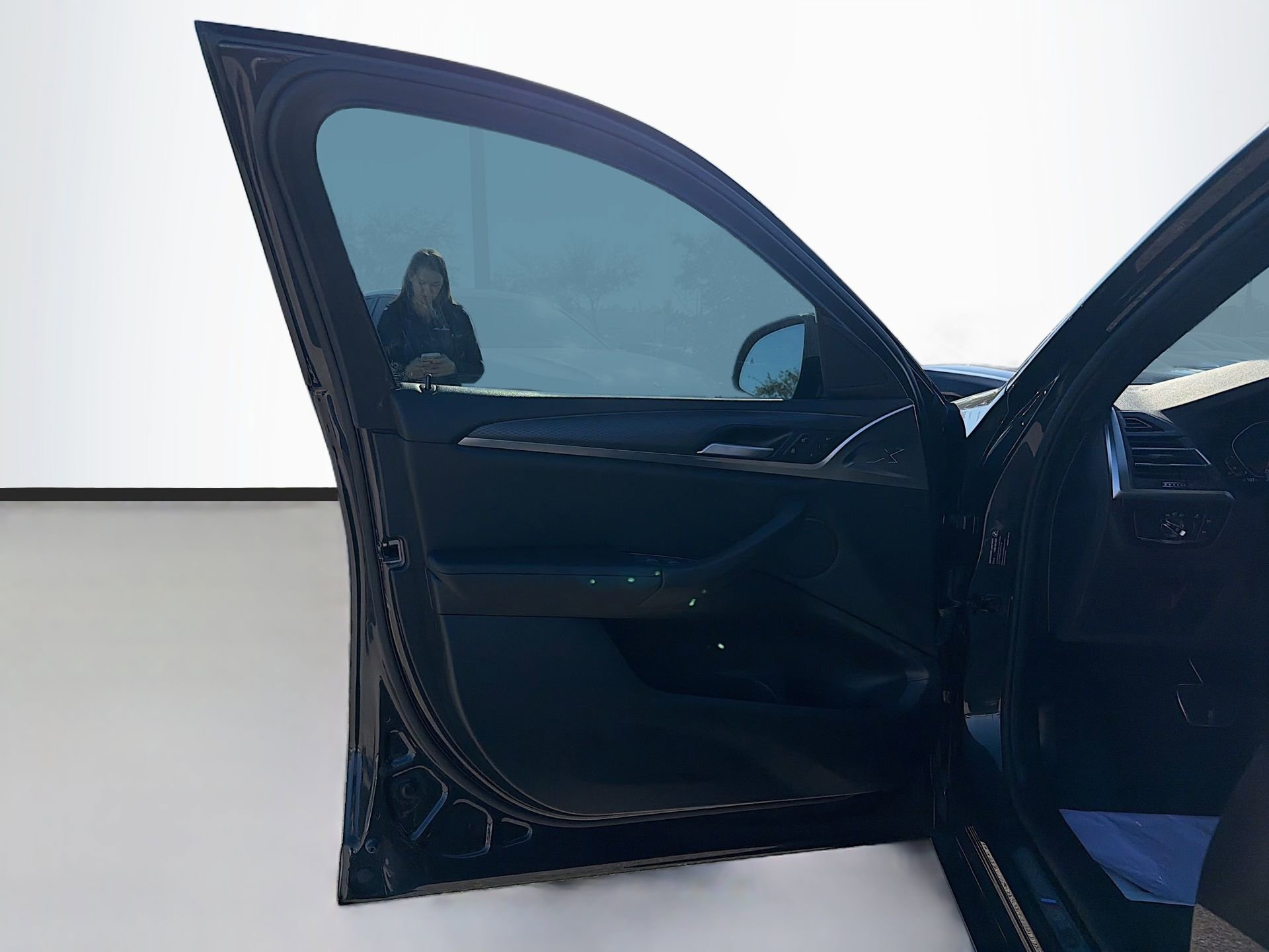 Certified 2025 BMW X4 xDrive30i image 23