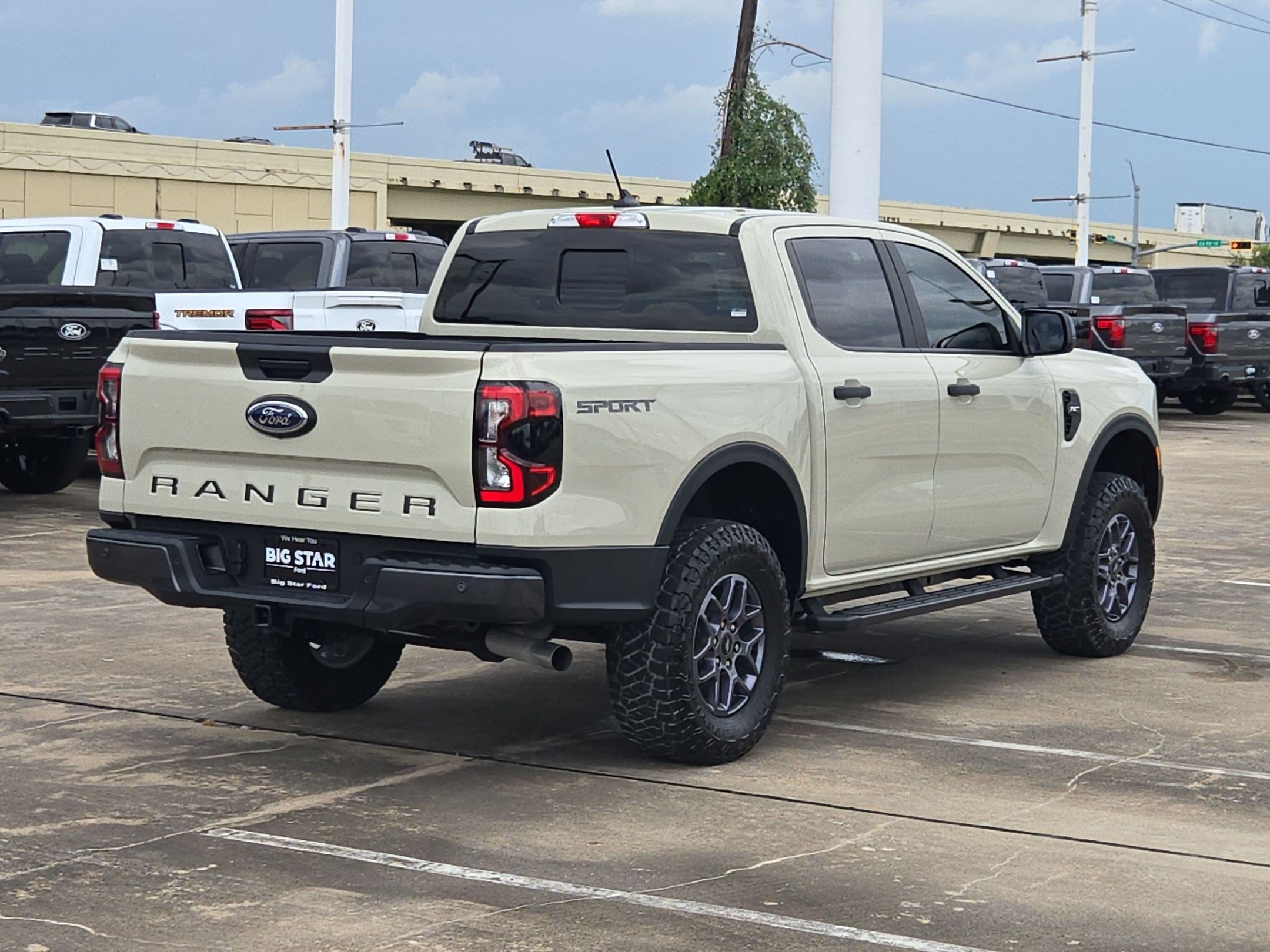 Used 2025 Ford Ranger XLT w/ Convenience Package RWD image 3