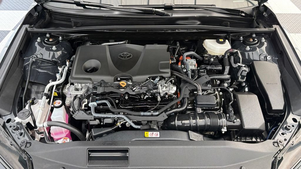 Used 2025 Toyota Camry XLE FWD image 8