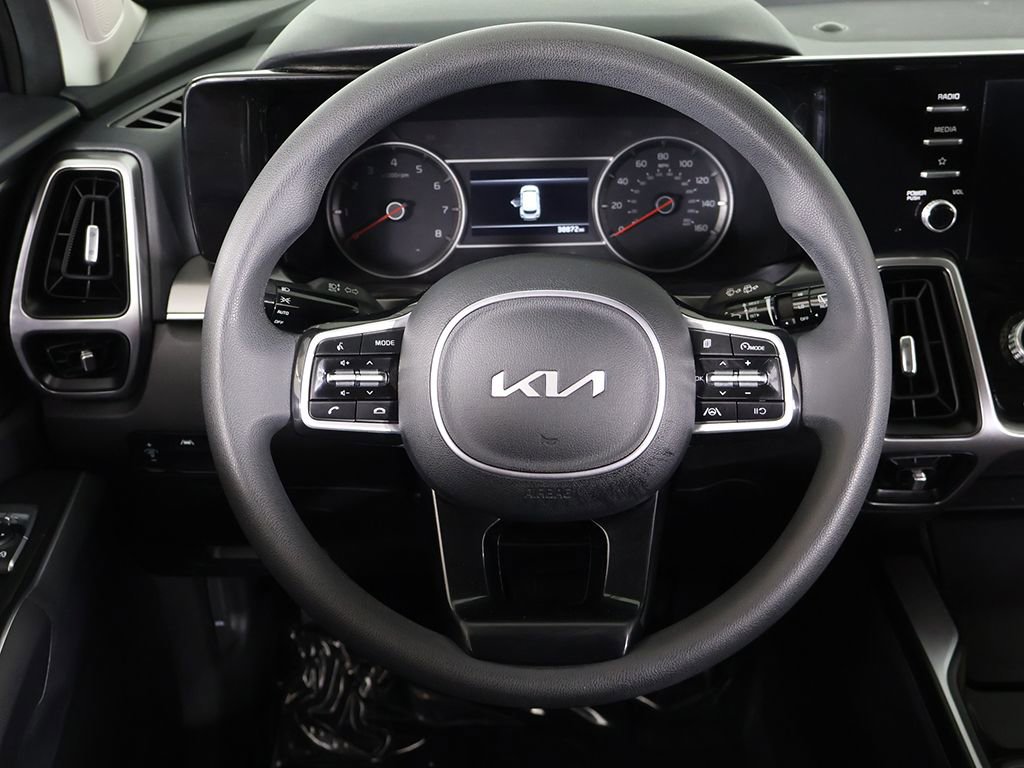 Used 2023 Kia Sorento LX image 39
