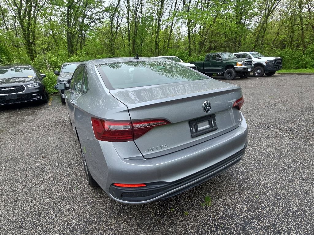 Used 2024 Volkswagen Jetta SE FWD image 5