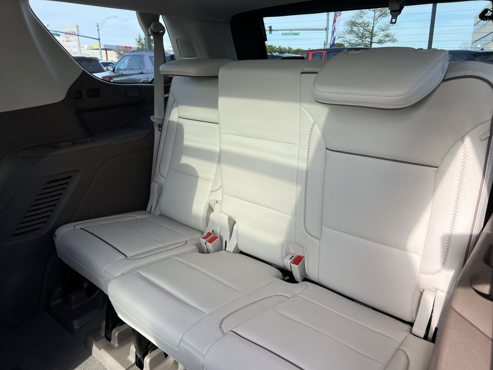 Used 2021 GMC Yukon Denali w/ Denali Premium Package image 34