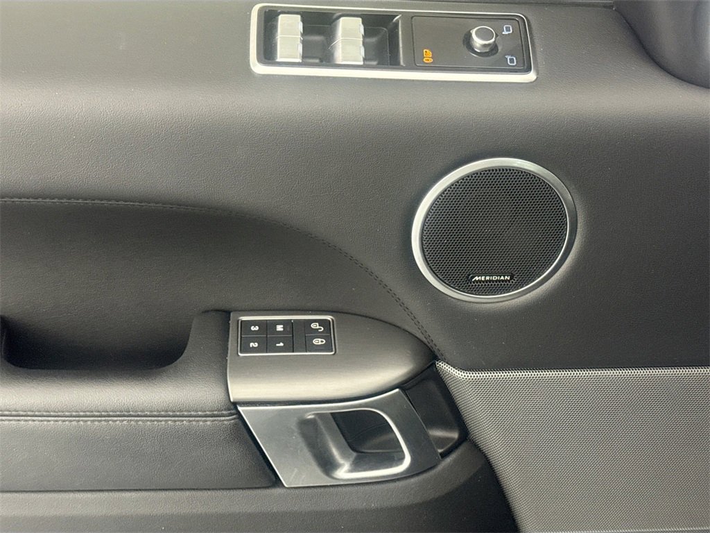Used 2020 Land Rover Range Rover Sport SE image 17