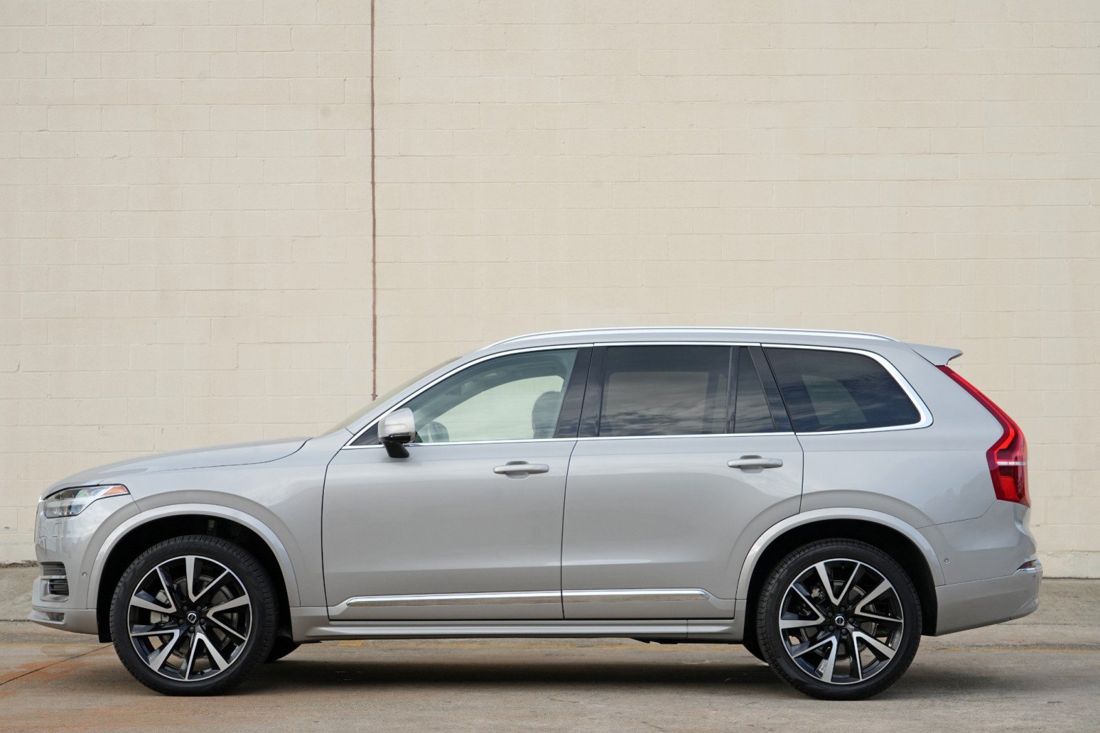 Used 2025 Volvo XC90 B6 Plus AWD/4WD image 9