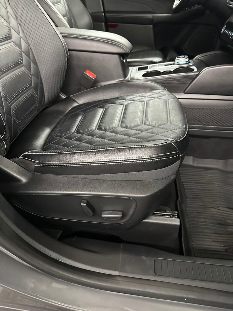 Used 2023 Ford Escape Platinum w/ Premium Technology Package image 40