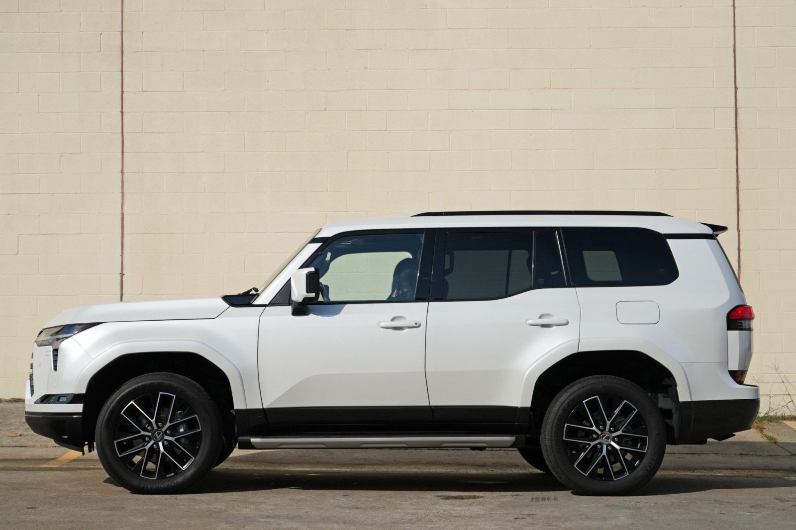 Used 2024 Lexus GX 550 w/ Cold Area Package AWD/4WD image 9