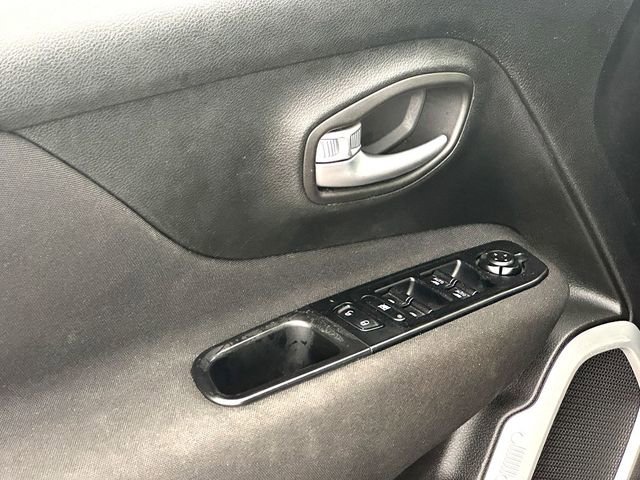 Used 2019 Jeep Renegade Latitude image 11