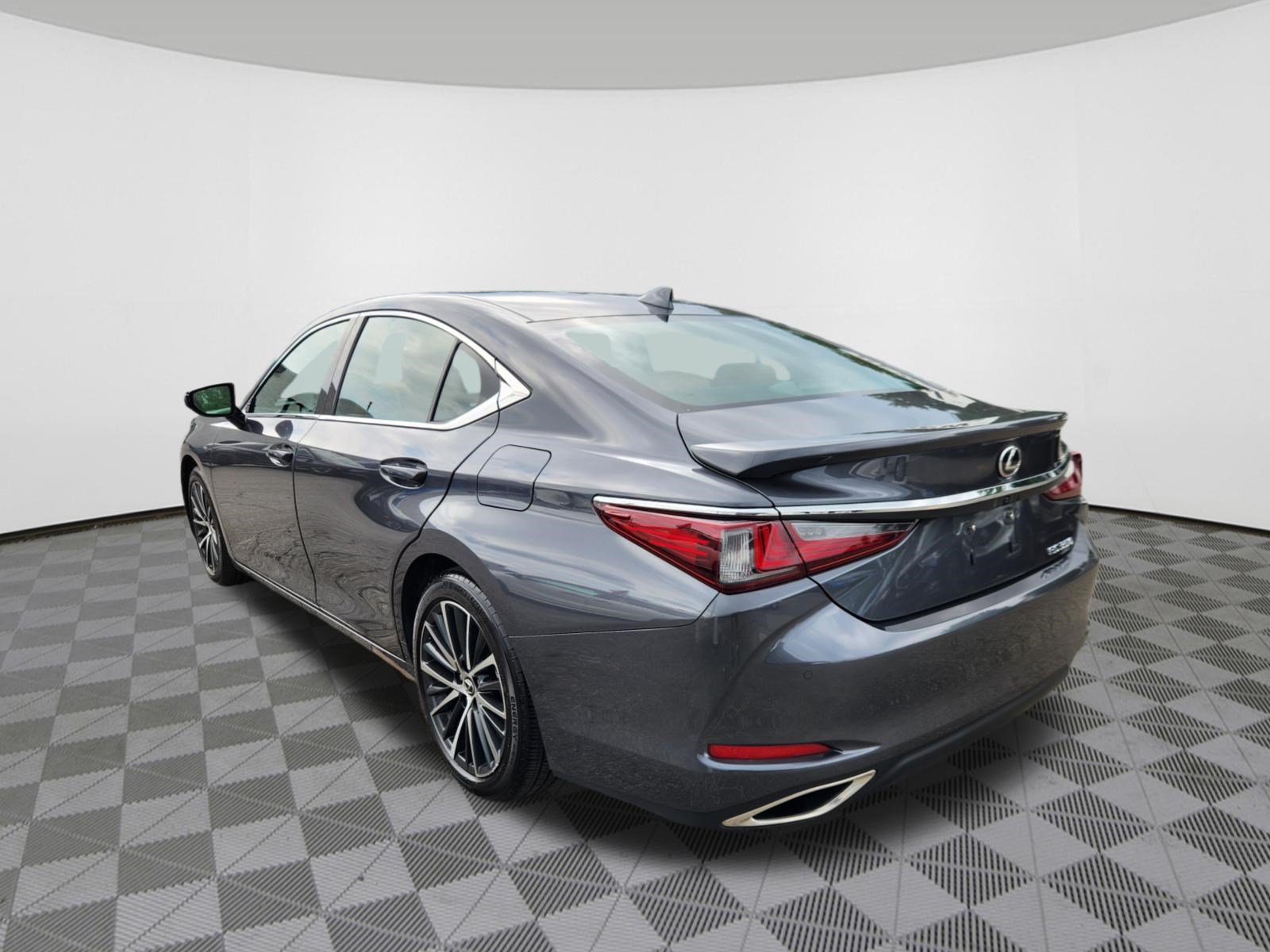 Used 2024 Lexus ES 350 w/ Premium Package FWD image 3