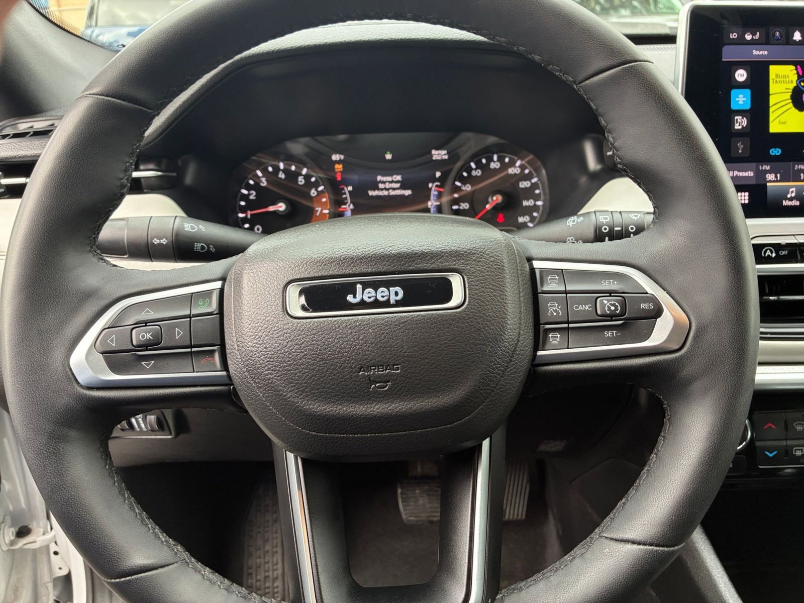 Used 2025 Jeep Compass Limited AWD/4WD image 29