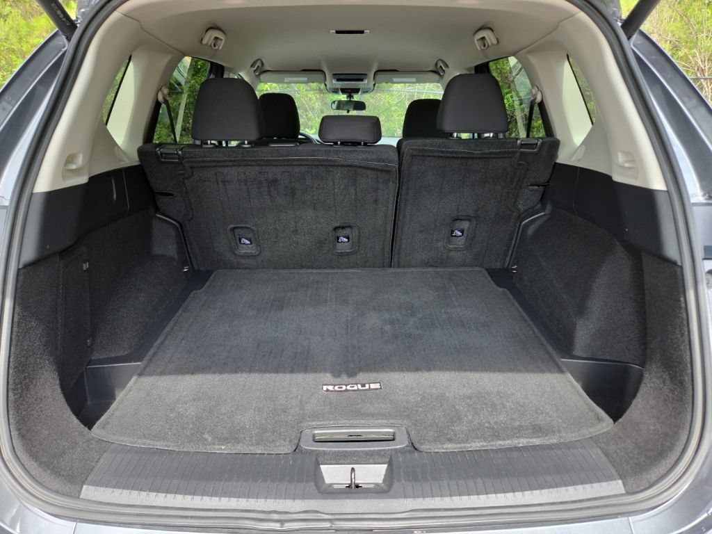 Certified 2025 Nissan Rogue SV FWD image 33