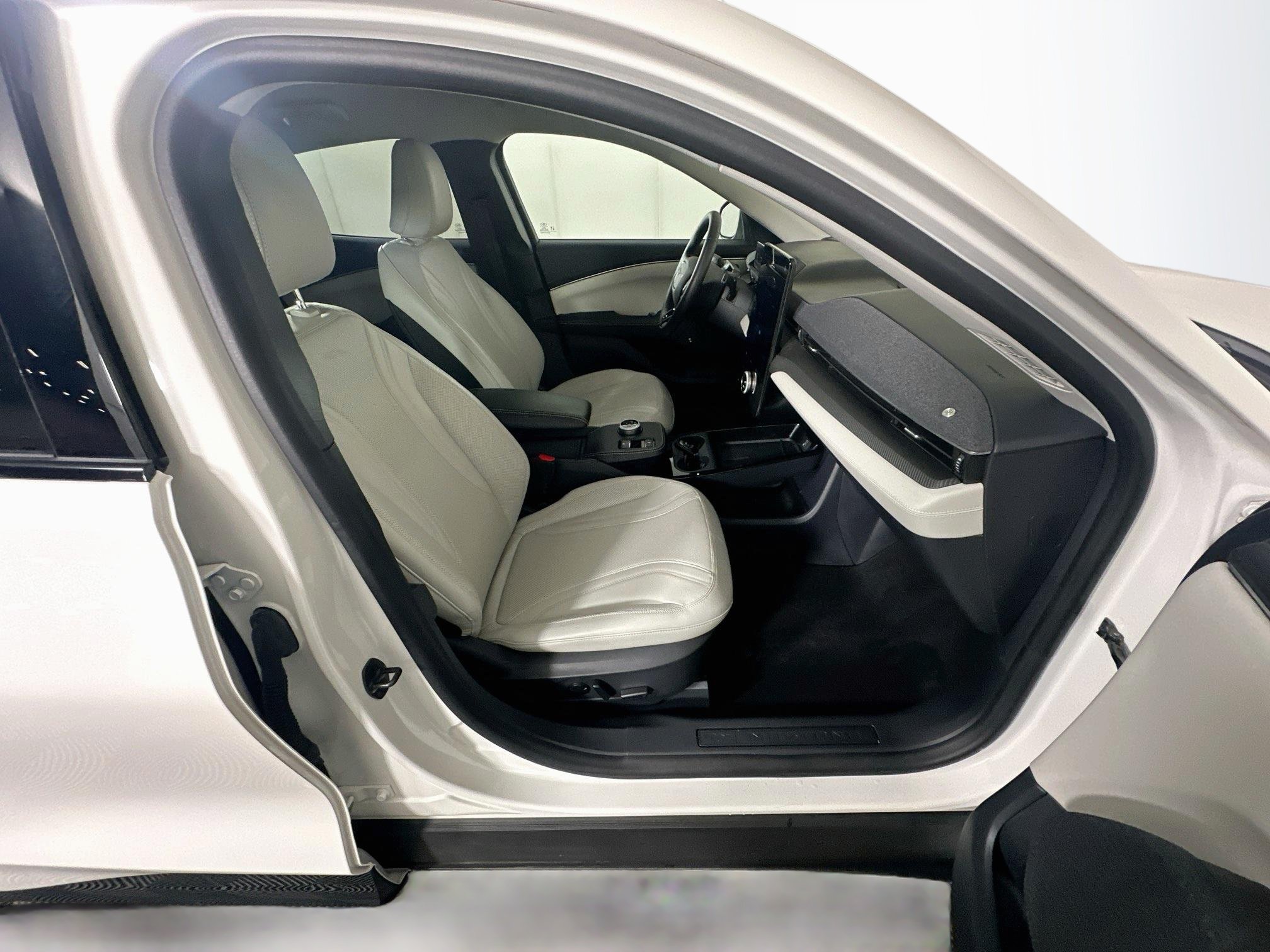 Used 2024 Ford Mustang Mach-E Premium RWD image 30