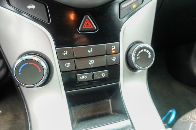 Used 2015 Chevrolet Cruze LT w/ Technology Package image 19