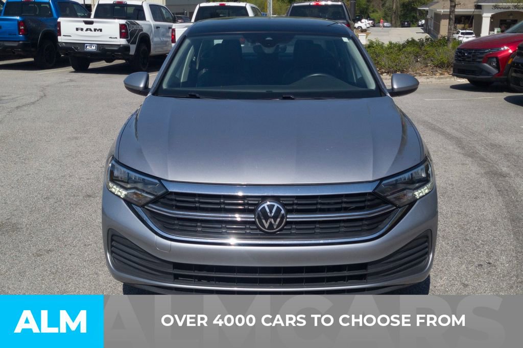 Used 2024 Volkswagen Jetta SE image 2