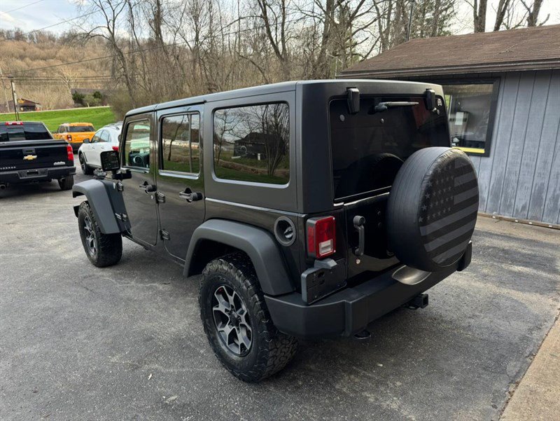 Used 2015 Jeep Wrangler Unlimited Rubicon w/ Connectivity Group image 6