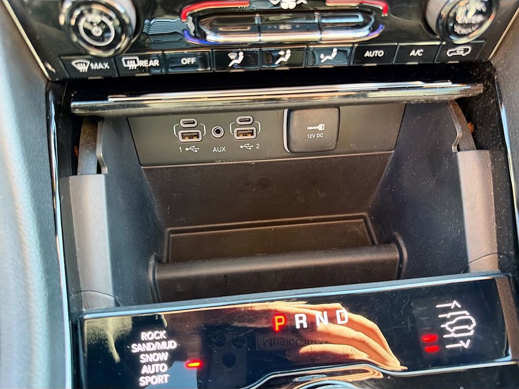 Used 2023 Jeep Grand Cherokee Overland image 32