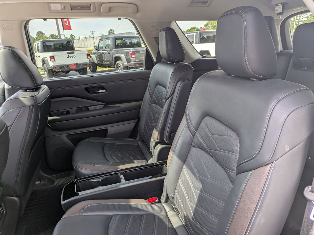 Used 2023 Nissan Pathfinder Platinum image 31