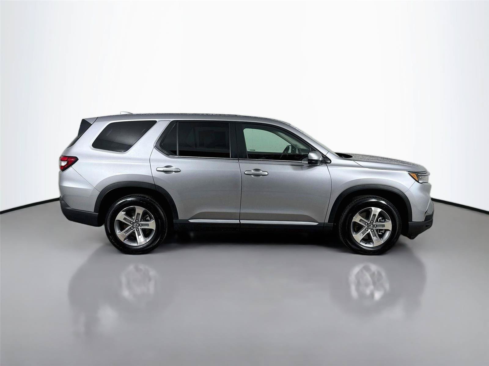 Used 2025 Honda Pilot EX-L image 10
