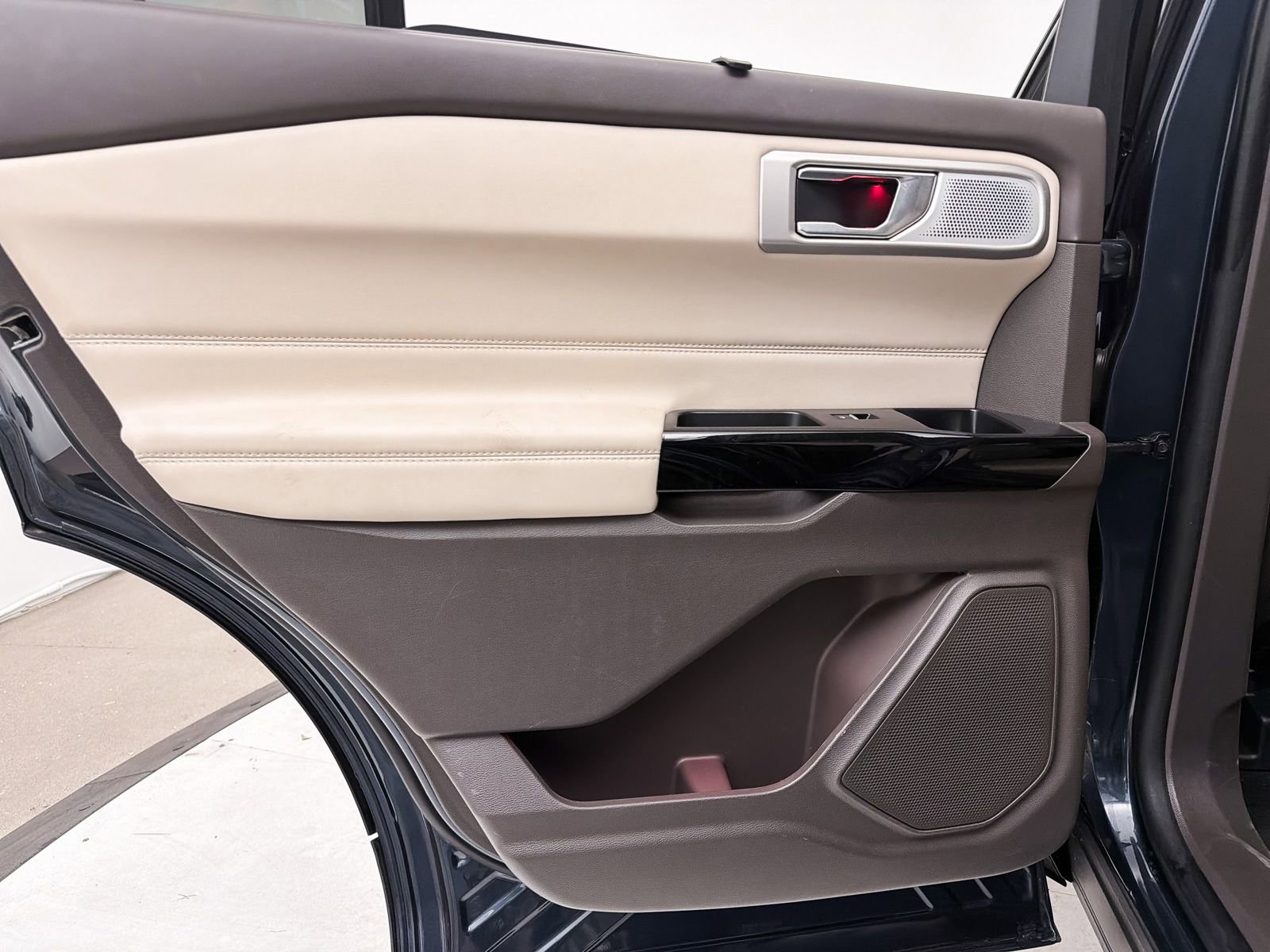 Used 2023 Ford Explorer Platinum w/ Technology Package AWD/4WD image 26