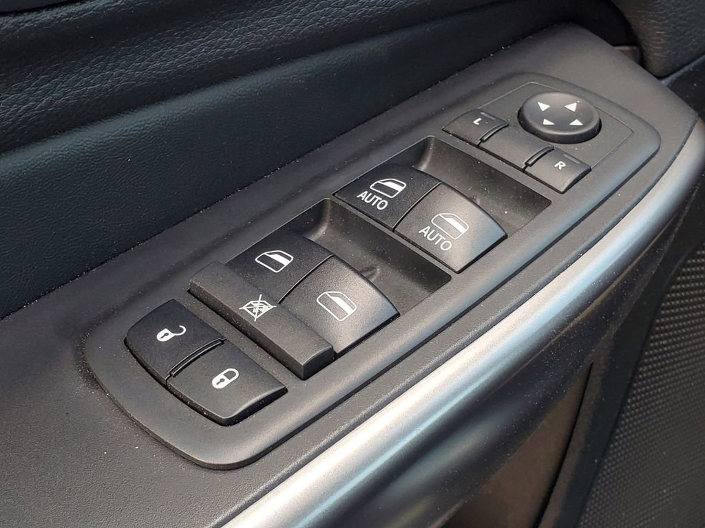 Used 2019 Jeep Cherokee Limited image 13