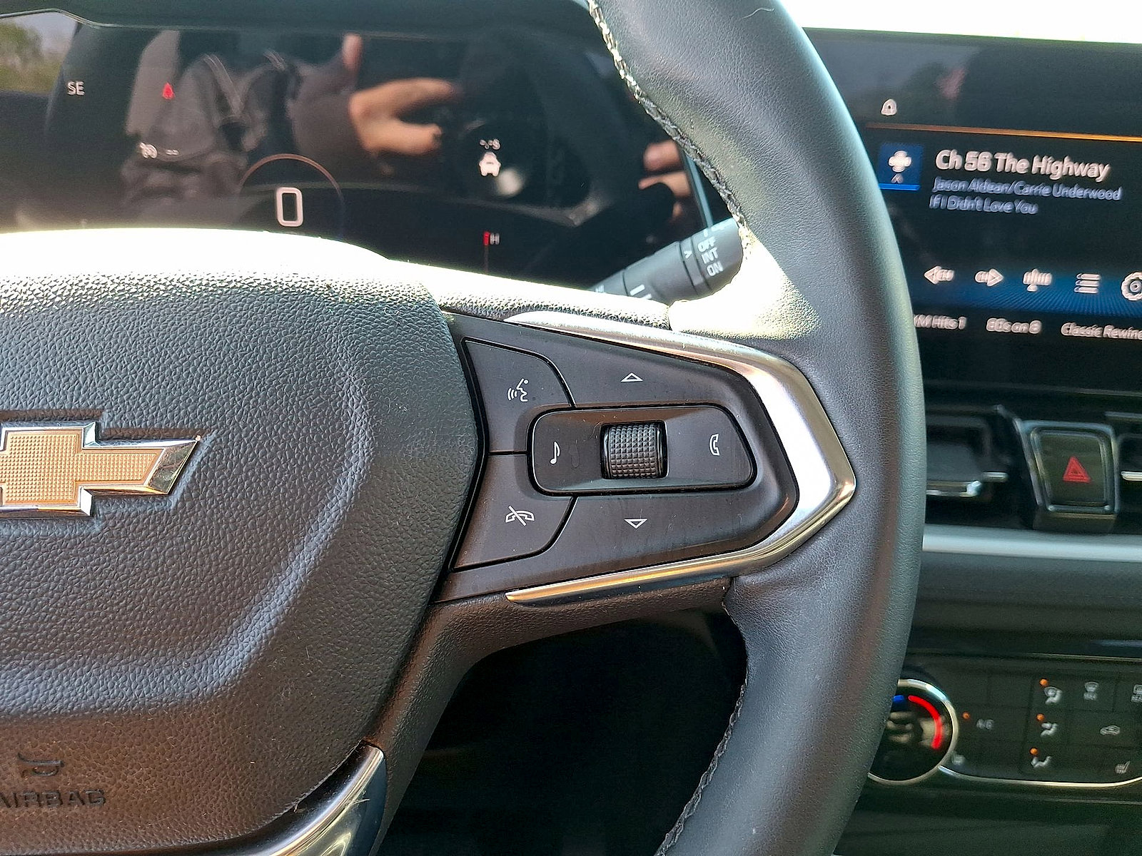 Used 2024 Chevrolet TrailBlazer LT w/ LT Cold Weather Package AWD/4WD image 18