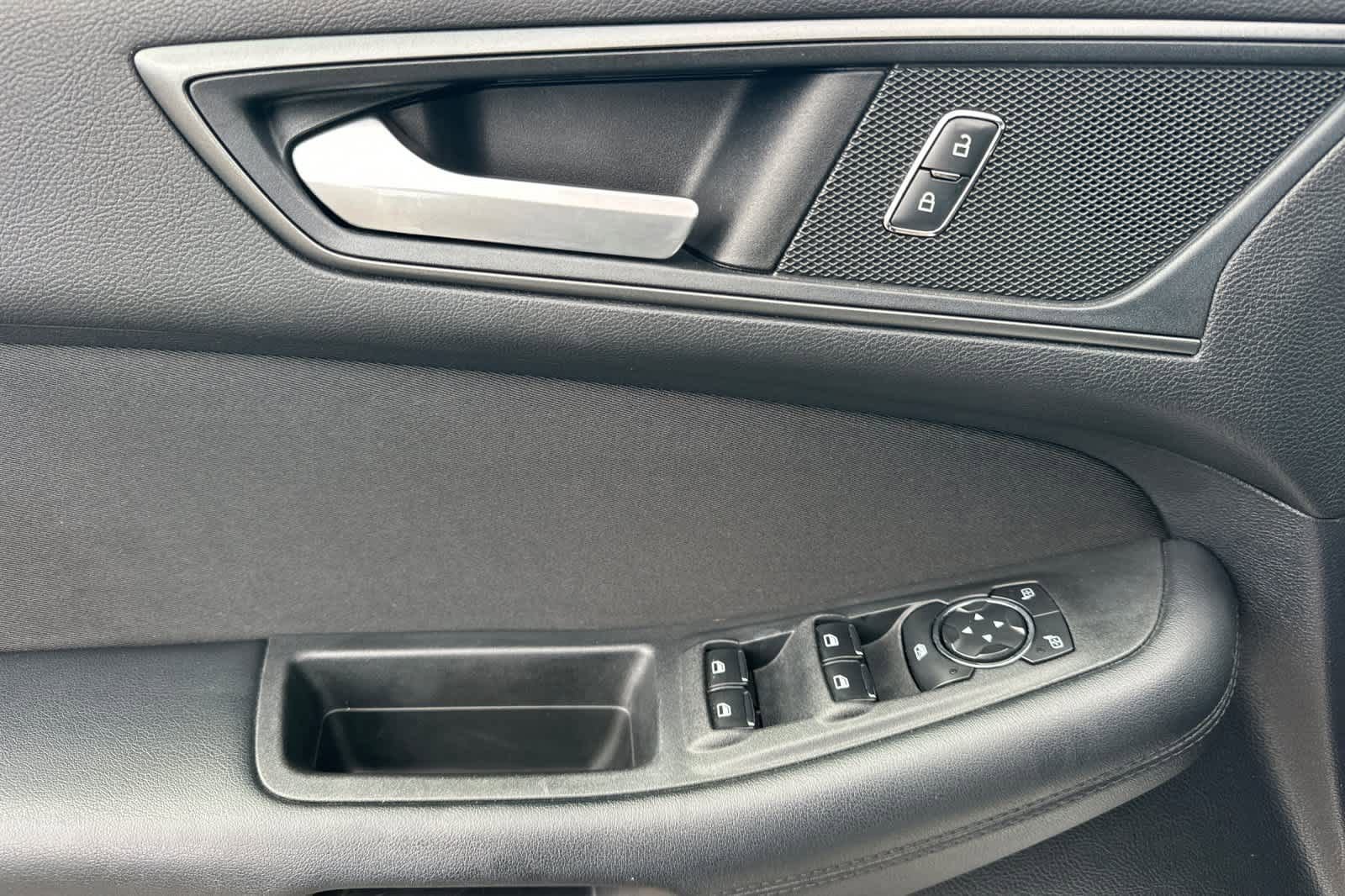 Used 2019 Ford Edge SE w/ Cargo Accessory Package FWD image 13