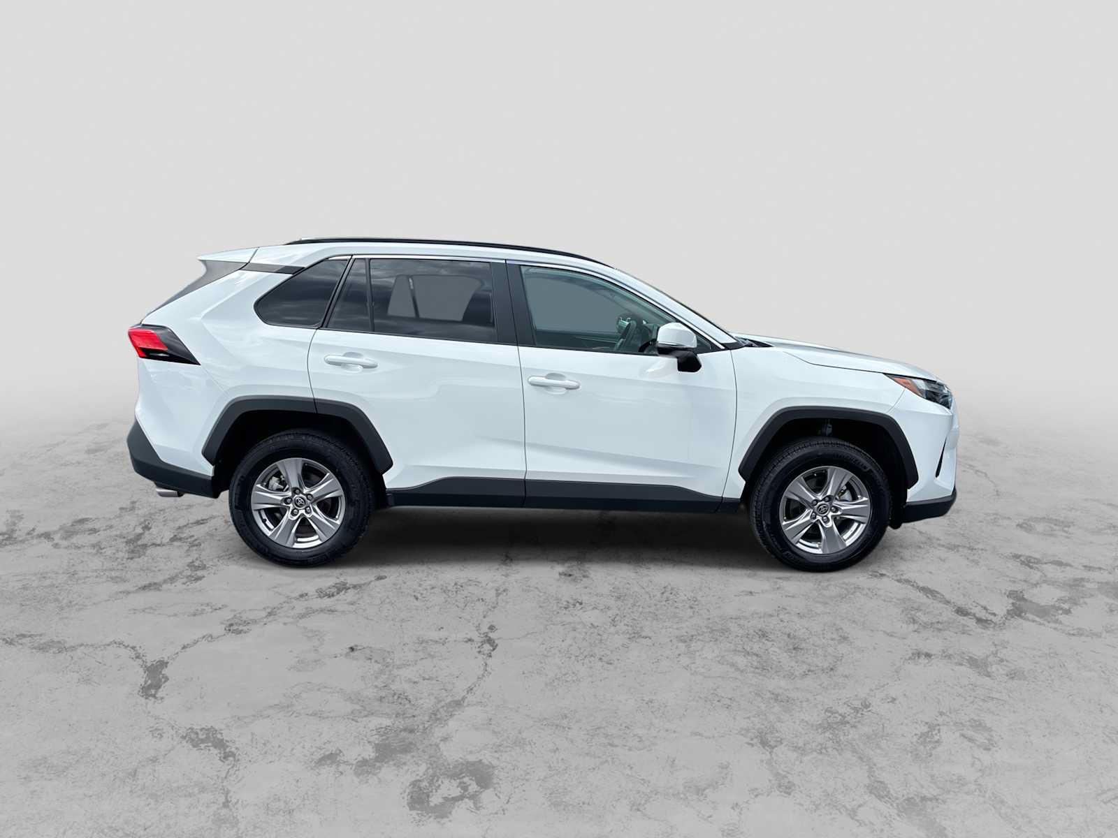 Used 2025 Toyota RAV4 XLE AWD/4WD image 9