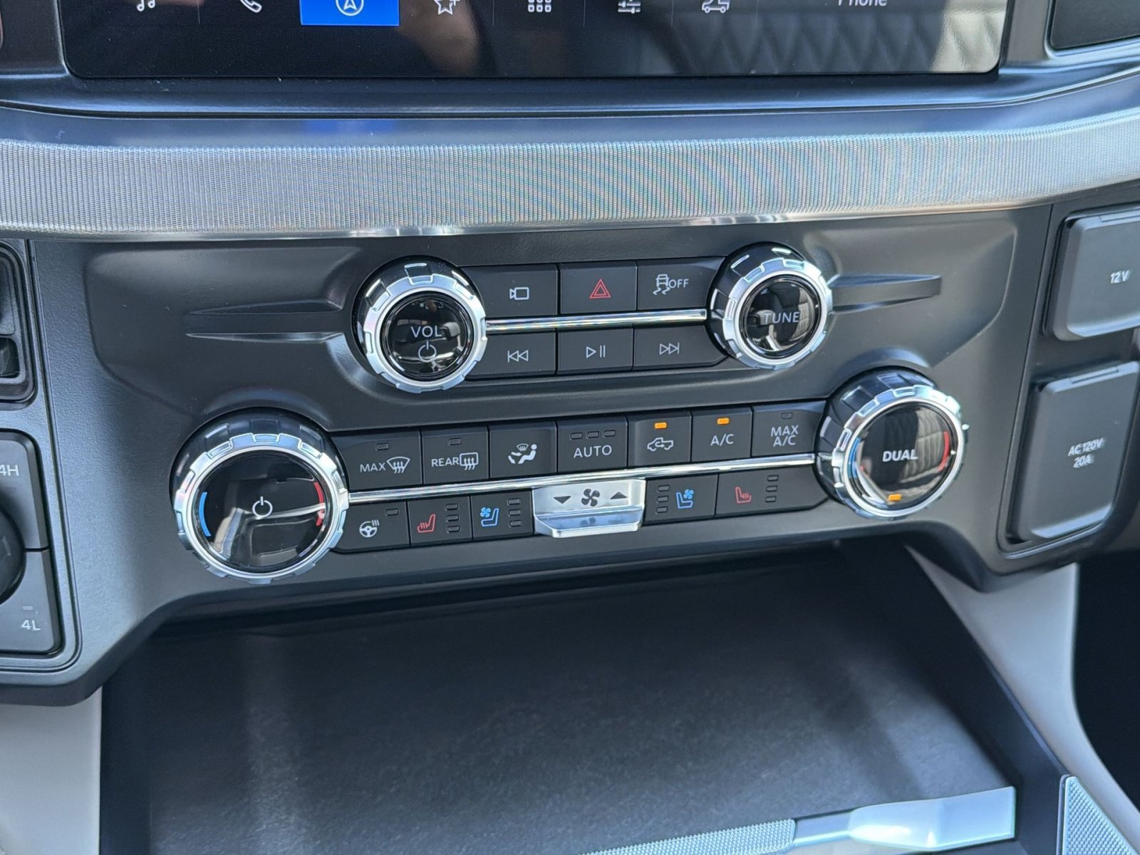 New 2026 Ford F350 Platinum w/ Platinum Plus Package AWD/4WD image 24