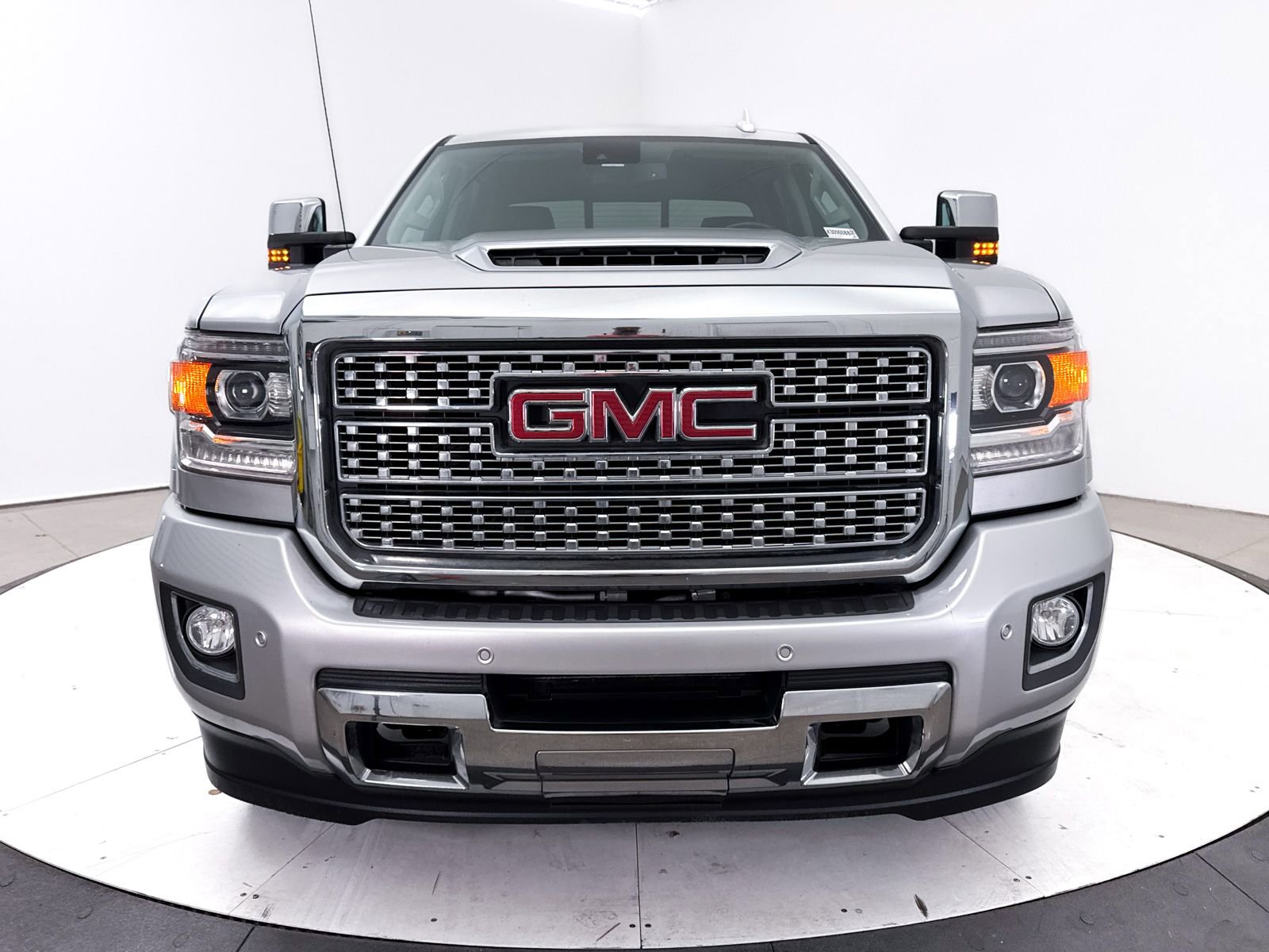 Used 2018 GMC Sierra 2500 Denali w/ Duramax Plus Package AWD/4WD image 14