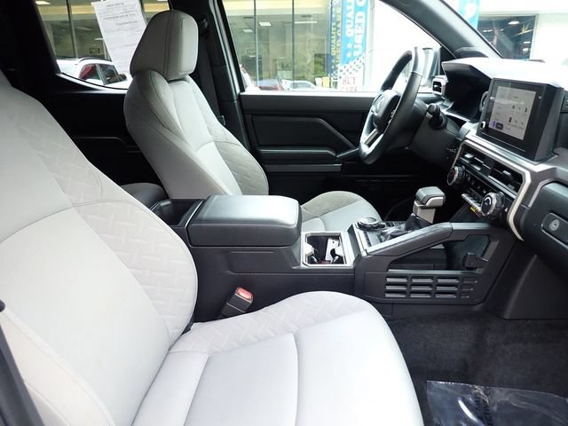 Certified 2024 Toyota Tacoma SR5 AWD/4WD image 3