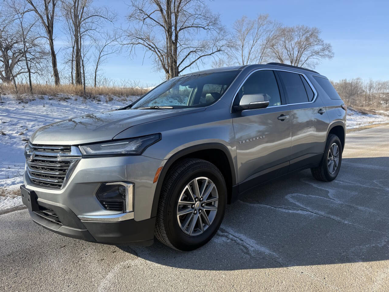 Used 2023 Chevrolet Traverse LT image 2