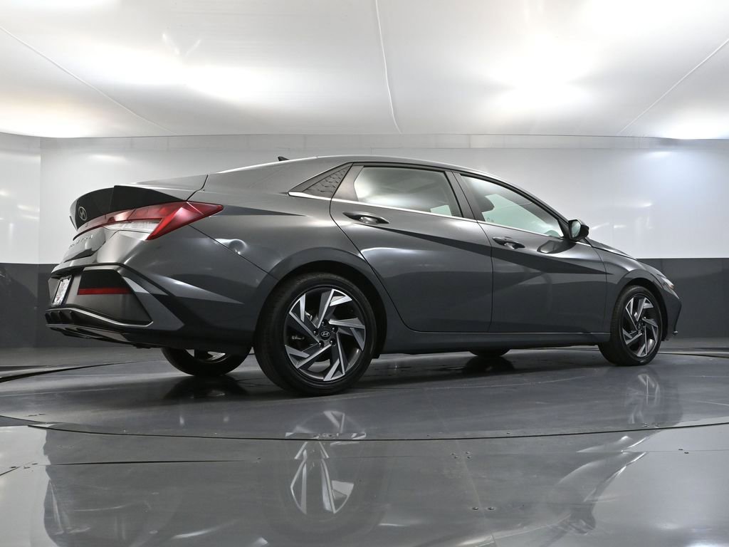 Used 2025 Hyundai Elantra SEL FWD image 51