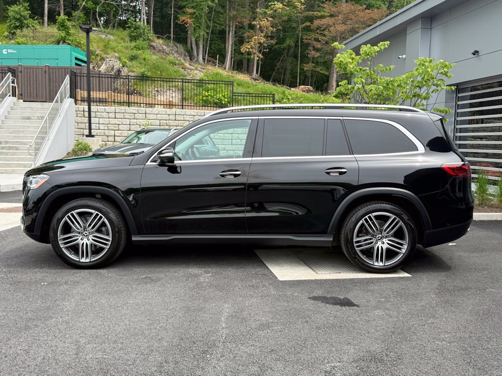 Used 2026 Mercedes-Benz GLS 450 4MATIC image 4