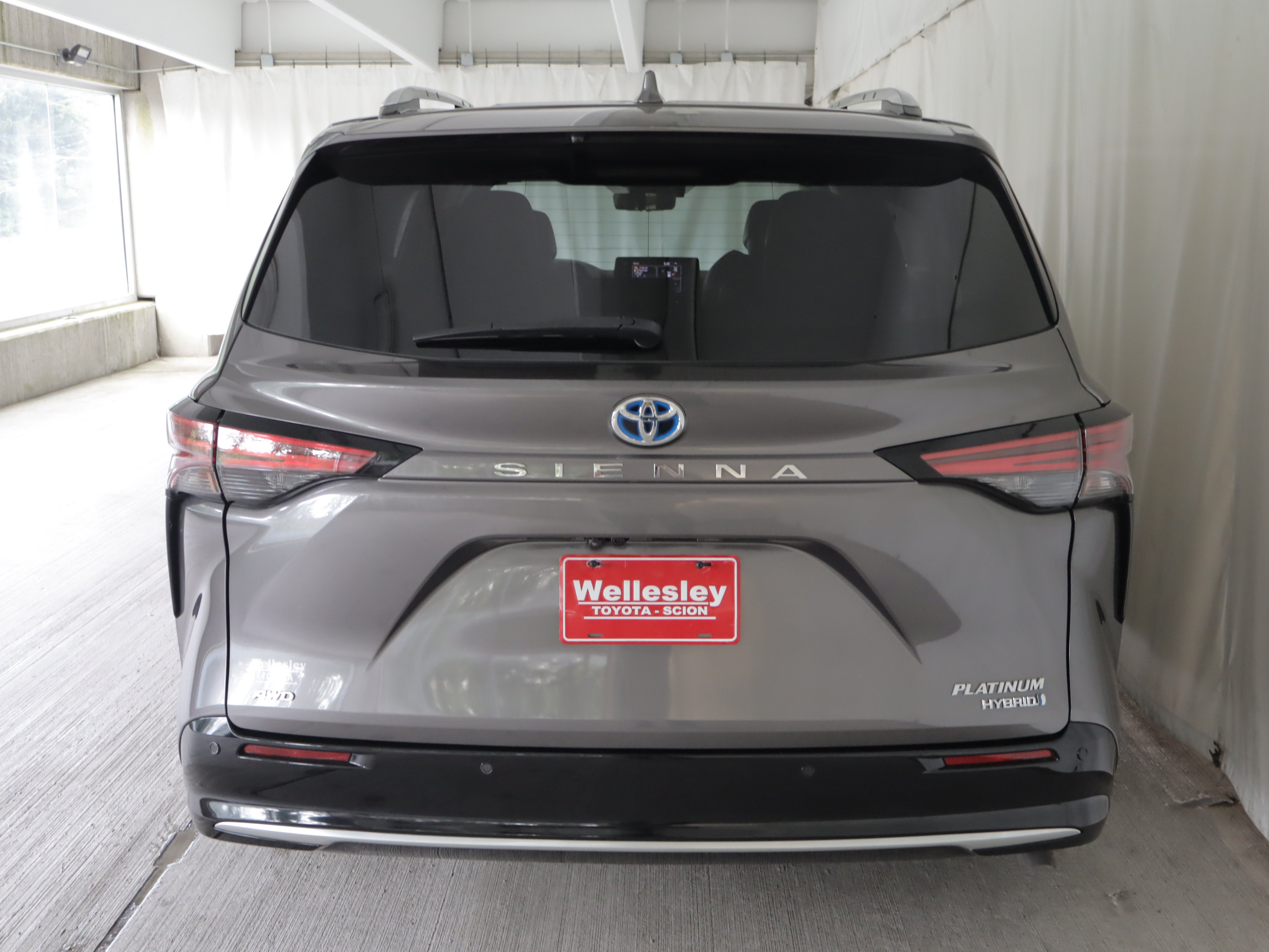 Used 2024 Toyota Sienna Platinum AWD/4WD image 27