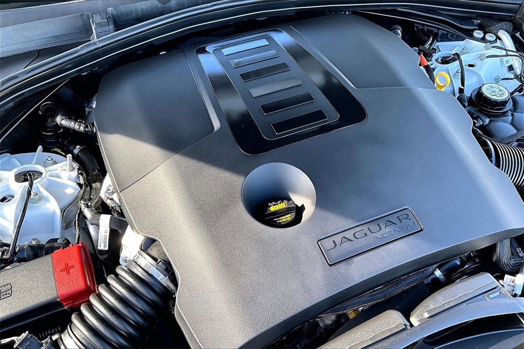Used 2024 Jaguar F-PACE R-Dynamic S image 29