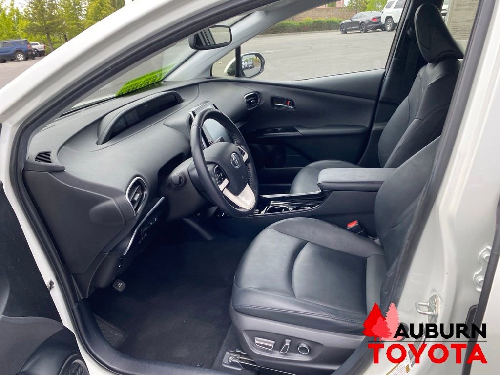 Used 2017 Toyota Prius Prime Advanced w/ Carpet Mat Package FWD image 28