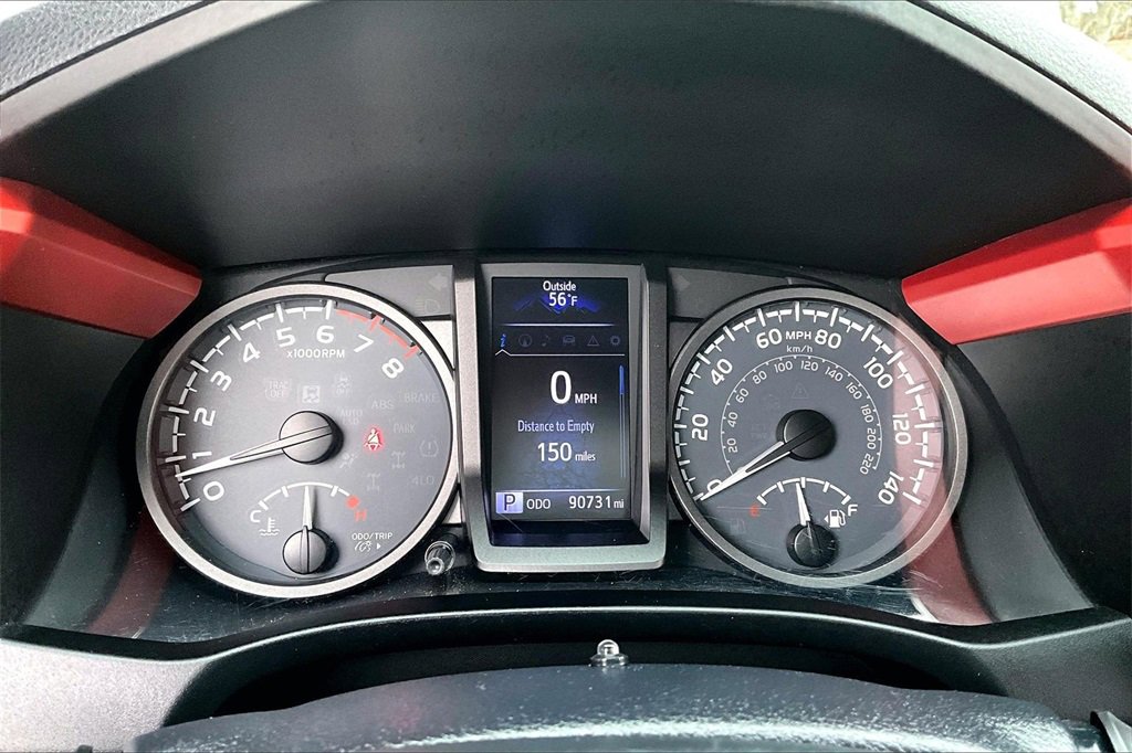 Used 2017 Toyota Tacoma TRD Off-Road image 2