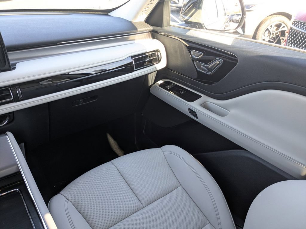 New 2026 Lincoln Aviator 2WD image 18
