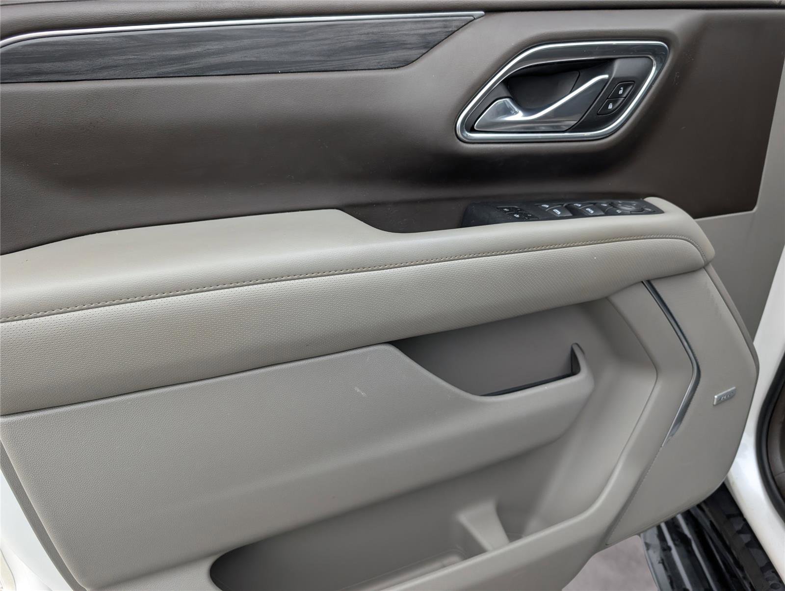 Used 2021 GMC Yukon SLT w/ SLT Luxury Plus Package image 16