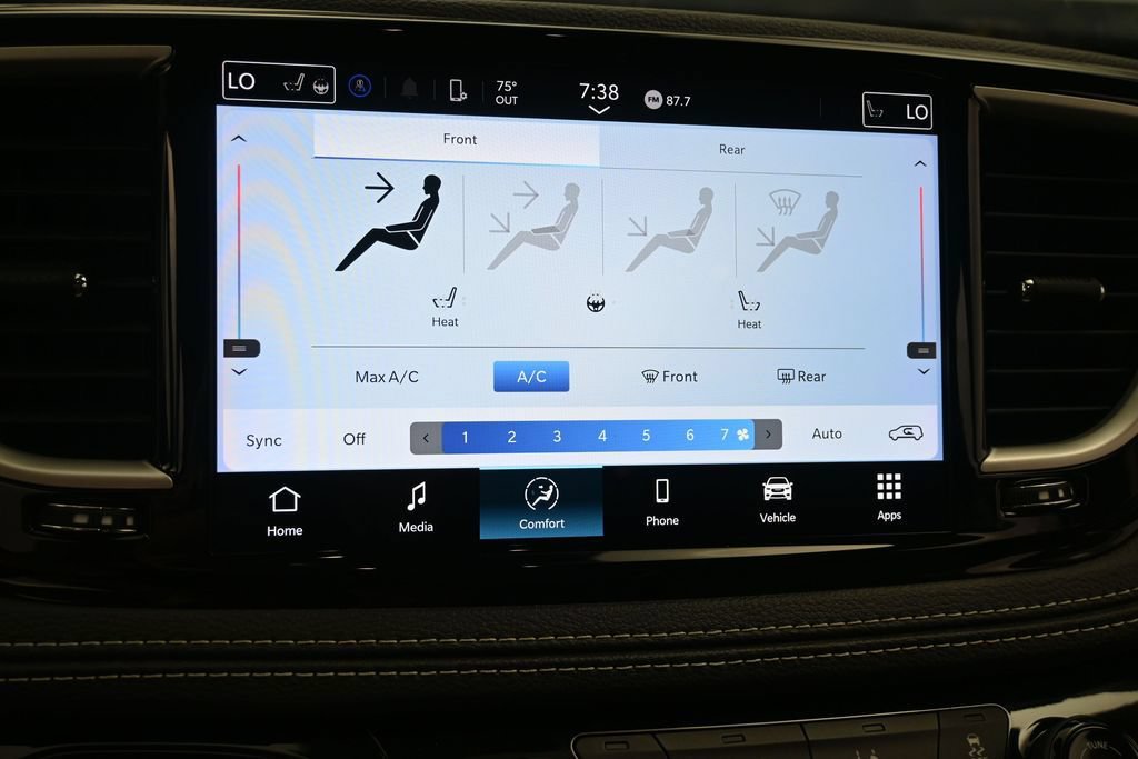Used 2023 Chrysler Pacifica Touring-L AWD/4WD image 41
