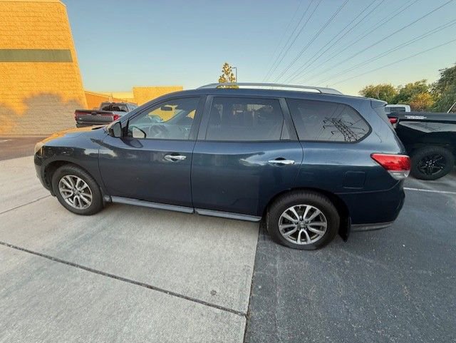 Used 2013 Nissan Pathfinder SV w/ Cargo Pkg AWD/4WD image 8