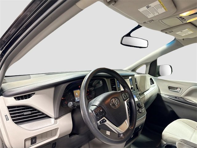 Used 2016 Toyota Sienna LE image 11